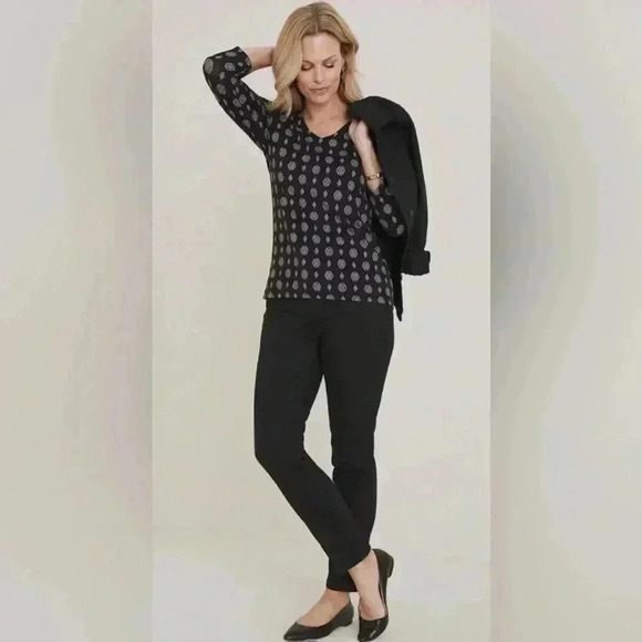 Chico’s Geometric-Print V-Neck Top - Preowned Size 4 - Picture 2 of 6